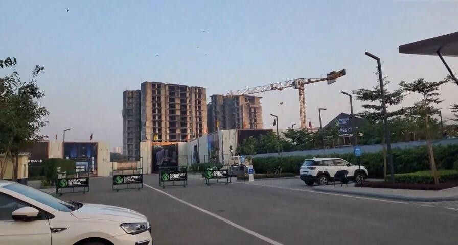 Signature Global Titanium SPR Sector 71 Gurgaon